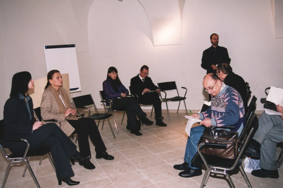 slavnostní předání DPK, 4.2.2003; zleva: Antonina Pirochtová, Jitka Vitásková, Jana Kalinová, Marek Pokorný, Radek Horáček